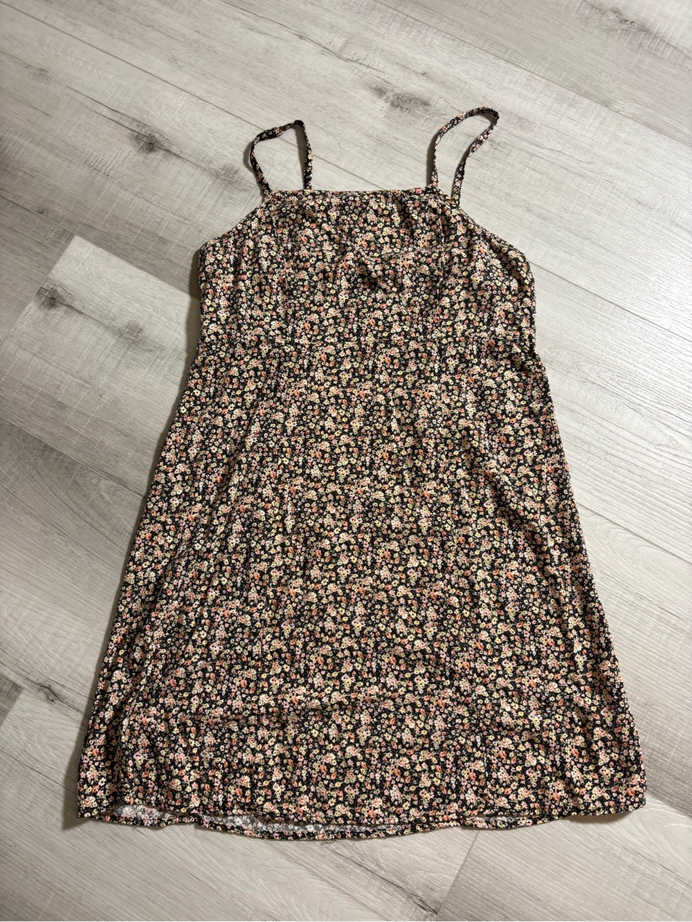 Discount Dress Bundle | 6 Dresses | Floral & Casual | MโXL - Picture 4 of 14